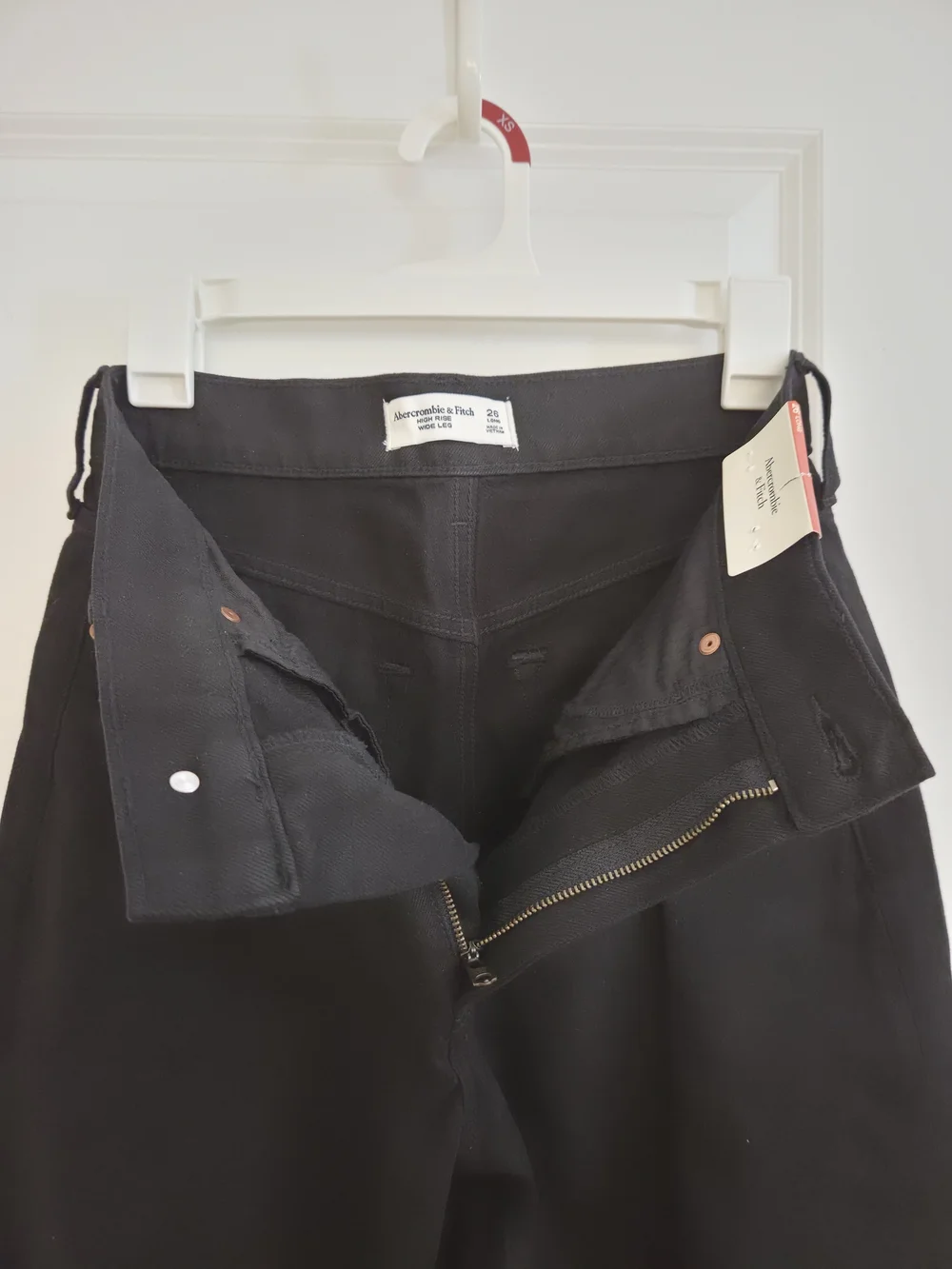 NWT Abercrombie High Rise Wide Leg Jean No Fade Black